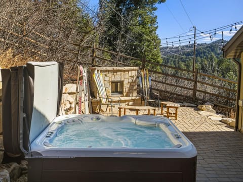 Patio, Natural landscape, Hot Tub, Mountain view