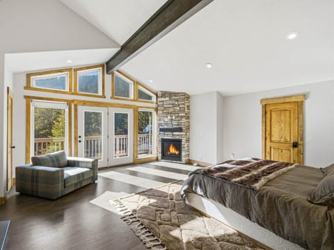 Photo of the whole room, Bedroom, Mountain view, fireplace