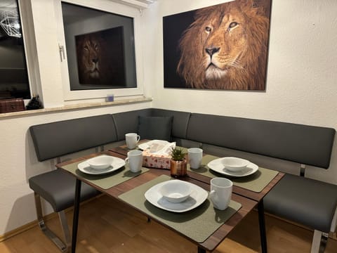 Seating area, Dining area, Food