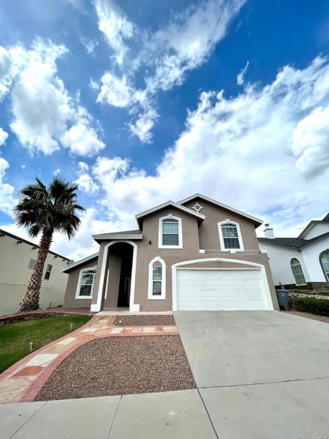 El Paso Westside Contemporary Beautiful Big Home House in El Paso