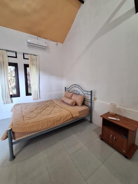 Bed, Photo of the whole room, Bedroom, air conditioner