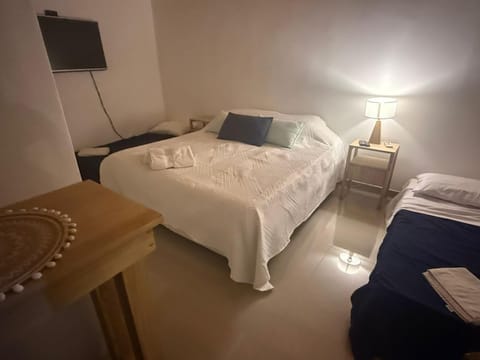 Bed, TV and multimedia, Bedroom, towels