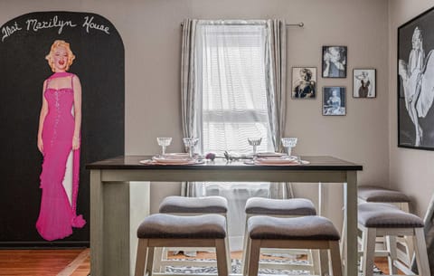 That Marilyn House - 2 Blocks to Main House in Fredericksburg