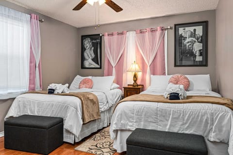 That Marilyn House - 2 Blocks to Main House in Fredericksburg