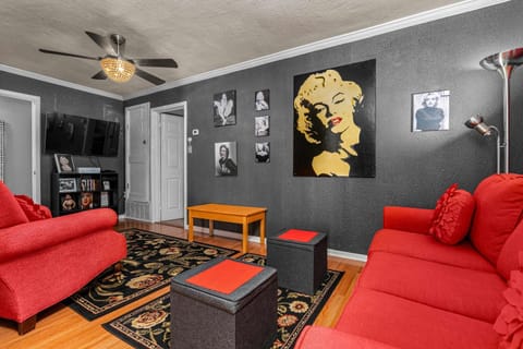 That Marilyn House - 2 Blocks to Main House in Fredericksburg