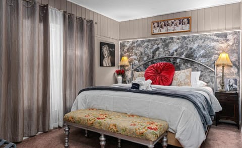 That Marilyn House - 2 Blocks to Main House in Fredericksburg