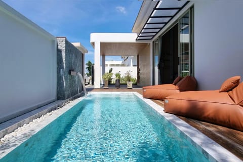 Patio, Day, Balcony/Terrace, Seating area, Swimming pool, Swimming pool, sunbed