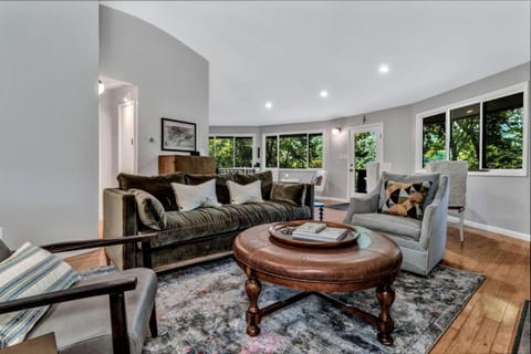 Unique Round Mountain Retreat with Firepit near Black Mountain, NC – Scenic Blue Ridge Getaway House in Montreat