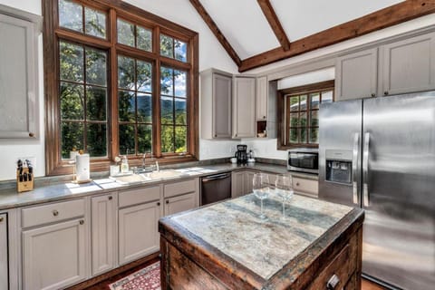 Charming Mountain Home with Expansive Deck Near Asheville in Black Mountain, North Carolina House in Black Mountain