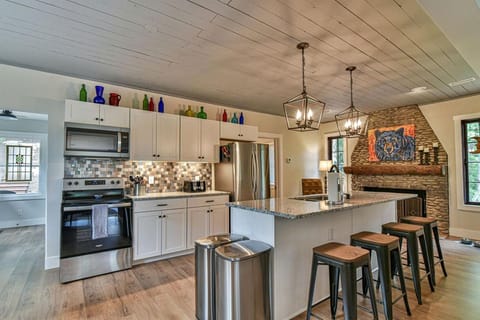 Renovated Bungalow with Panoramic Sunset Views near Black Mountain, NC House in Black Mountain