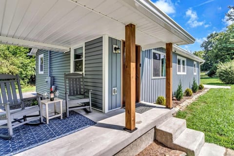 Charming Cottage with Spacious Backyard and Covered Porches Near Downtown Black Mountain, NC House in Black Mountain