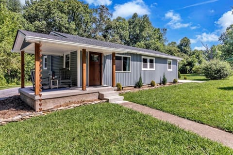 Charming Cottage with Spacious Backyard and Covered Porches Near Downtown Black Mountain, NC House in Black Mountain