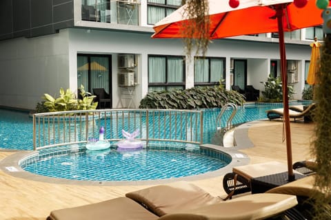 Swimming pool, sunbed