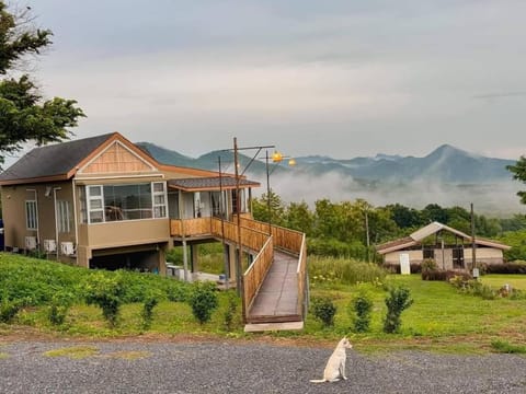 Property building, Spring, Neighbourhood, Natural landscape, Garden, Mountain view