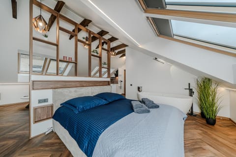 Bed, Decorative detail, Bath