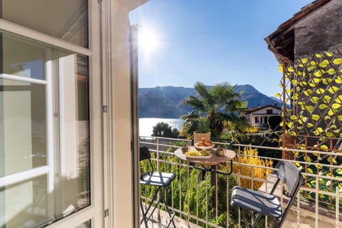 Balcony/Terrace, Lake view, Mountain view