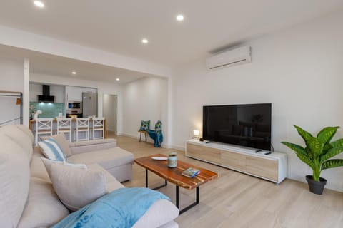 Communal lounge/ TV room, Living room