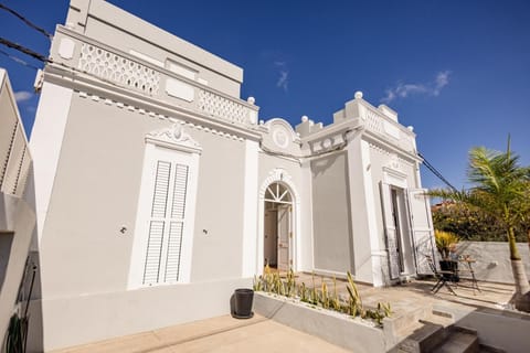Property building, Facade/entrance, Off site