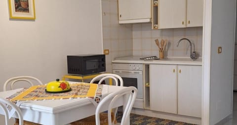 Property building, Kitchen or kitchenette, Living room