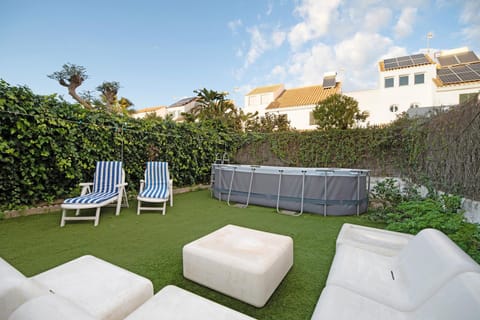 Property building, Balcony/Terrace, Living room