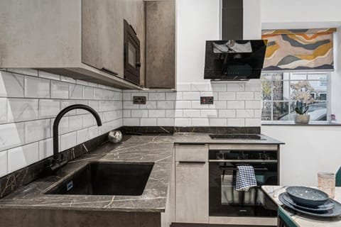 Casa Pinto Luxe & Comfy 3BR House with Private Rooms or Full-House Stay By AltoLuxo Short Lets & Serviced Accommodation Apartment in Bristol