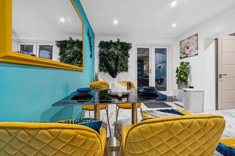 Casa Pinto Luxe & Comfy 3BR House with Private Rooms or Full-House Stay By AltoLuxo Short Lets & Serviced Accommodation Apartment in Bristol