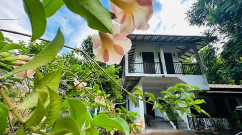 Property building, Garden, View (from property/room), Balcony/Terrace, Garden view