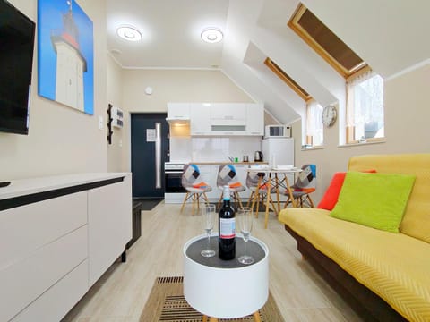 Kitchen or kitchenette, Living room, Seating area, pet friendly, stove
