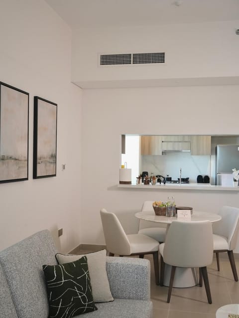 Palm Haven! NEW Luxury 1-BR! Yas Island Walking distance to F1 Apartment in Abu Dhabi