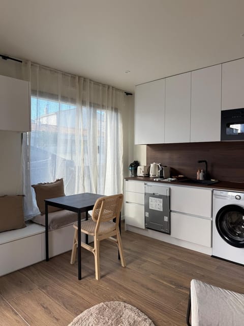 Kitchen or kitchenette, Dining area, dishwasher, oven, stove, toaster