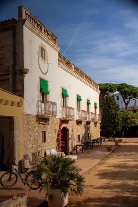 Property building, Day