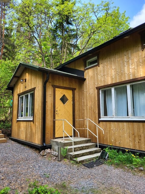 Villa Hattara - a cottage on the shore of a rapid Villa in Uusimaa