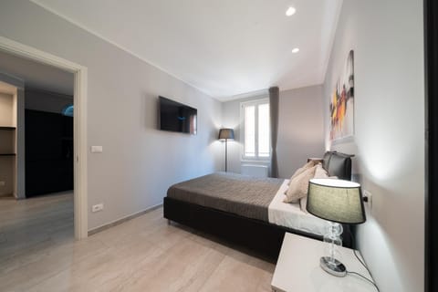 Bed, TV and multimedia, Photo of the whole room, Bedroom