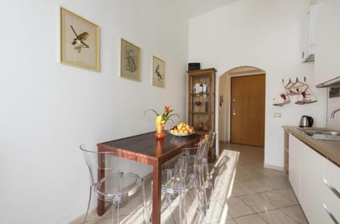 Kitchen or kitchenette, Dining area, oven, stove