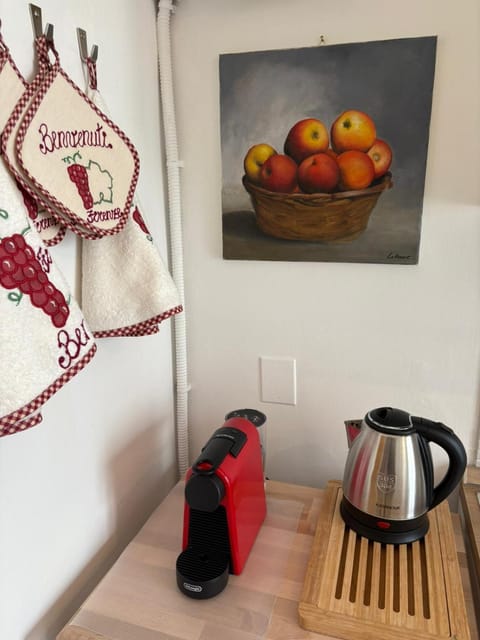 Coffee/tea facilities, Kitchen or kitchenette, Food and drinks, toaster