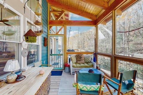 Bibi's Creek Retreat House in Boone