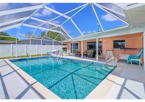 Patio, Day, Seating area, Swimming pool
