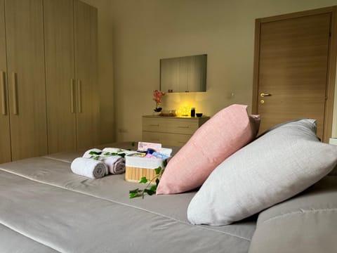 Bed, Photo of the whole room, Bedroom, furniture, locker