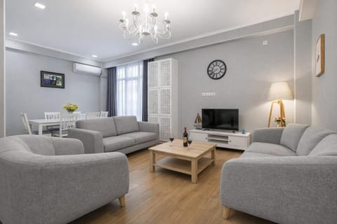 Communal lounge/ TV room, TV and multimedia, Seating area