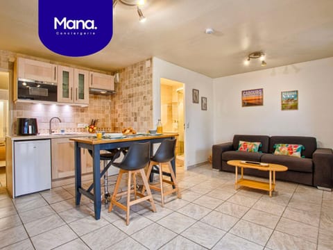 Living room, Seating area, Dining area, pet friendly, stove