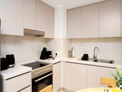 Elite Nest - Luxurious & Spacious 1BR just 1 min to Ferrari World Apartment in Abu Dhabi