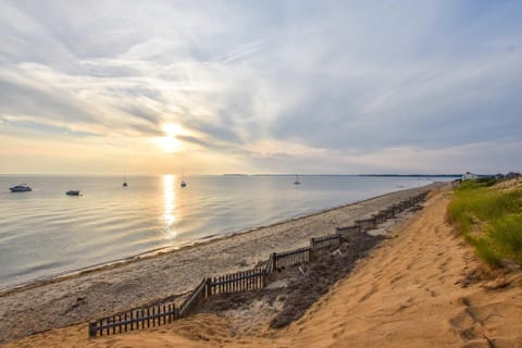 Steps to Neighborhood Beach Dog Friendly House in North Eastham
