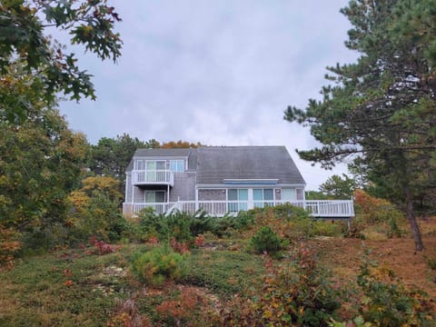 Steps to Neighborhood Beach Dog Friendly House in North Eastham