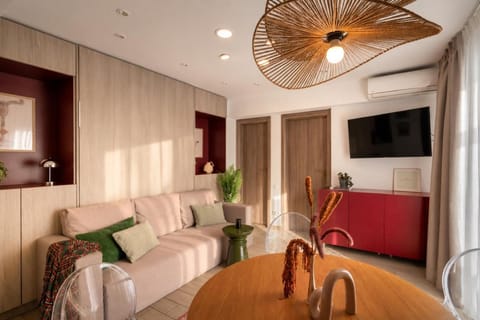 TV and multimedia, Living room, Decorative detail, Seating area, air conditioner