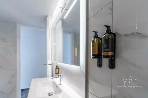 Elegant & Modern 2BR Apartment - Pireaus Center and Marina Apartment in Pireas