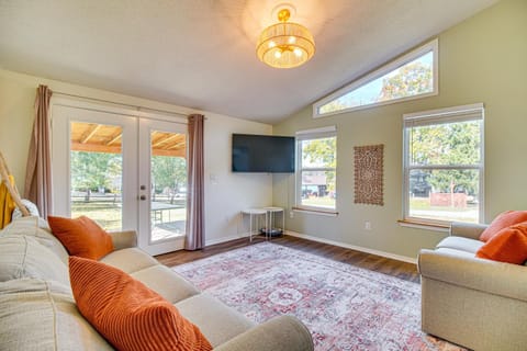 Walk to Grand Lake Family Escape in Afton! House in Ozark Mountains