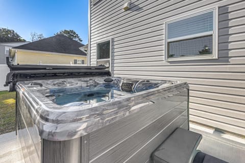 Hot Tub and Fire Pit Home Near Dtwn Little River! House in Little River