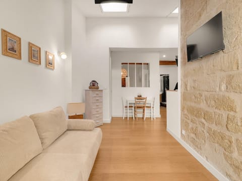 TV and multimedia, Living room, internet, air conditioner