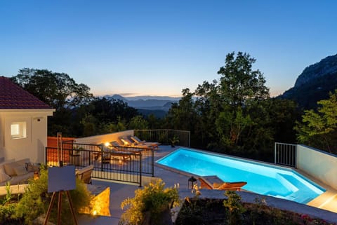 Property building, Patio, Natural landscape, Mountain view, Pool view, Swimming pool, sunbed