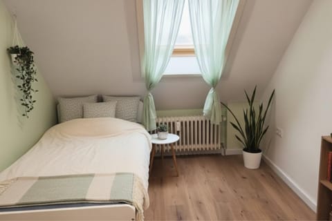 L21-Apartment Alsdorf, 3 Zimmer, 4 Betten, Standardisierte Ausstattung, ideal für Reisende, Pendler, Familien Apartment in Eschweiler